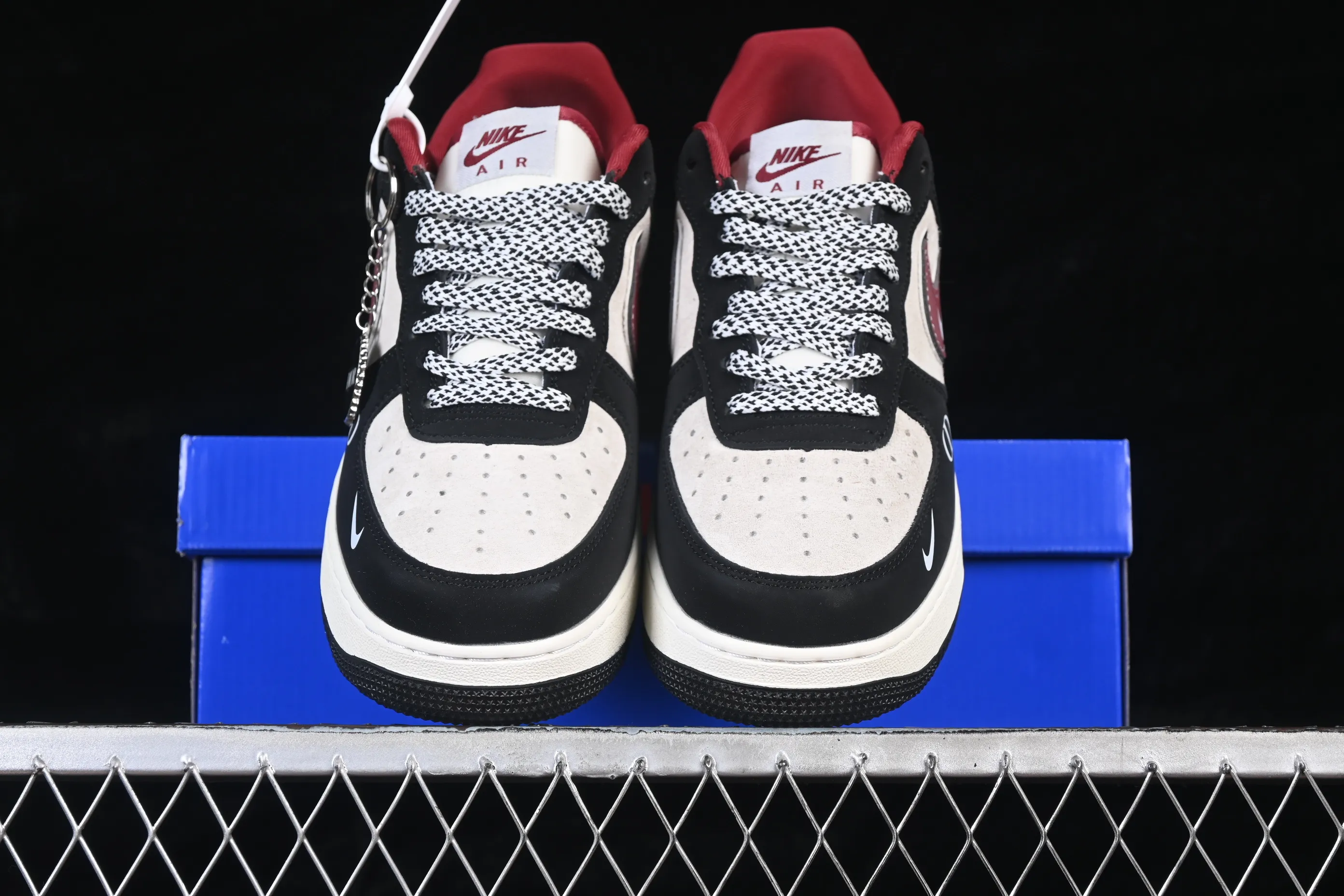All categories Nk Air Force 1 Air Force series Nk Air Force 1 Low Air Force low-top Nike Air Force 1'07 Low Black and red contrast Air Force 1 low-top casual sneakers SY1388-029